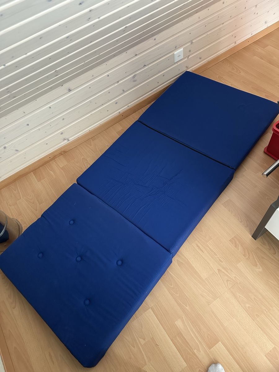 Fauteuils: fauteuil convertible bleu sur roulette – D'occasion à Miège par nic_sn8g 1