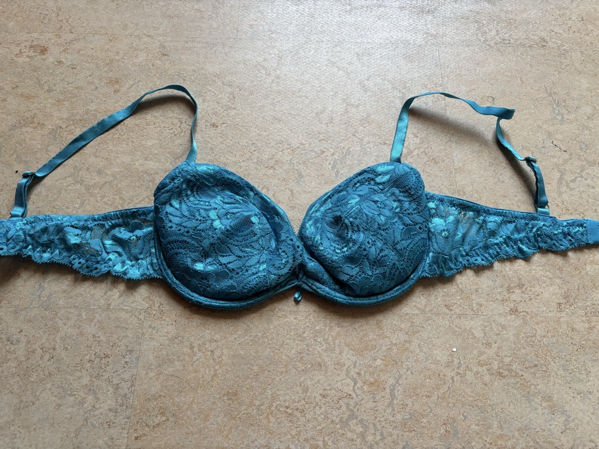 Autres dessous: Soutien gorge 75B – D'occasion à Courcelon par odi_9mjv