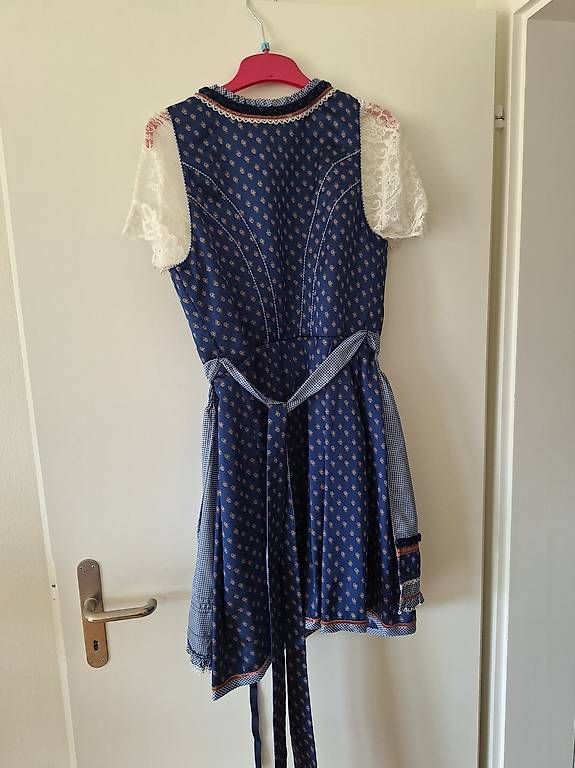 Kleider: Dirndl mit Bluse von Krüger Grösse 42 – Gebraucht aus Zug von mir_wd8v 1