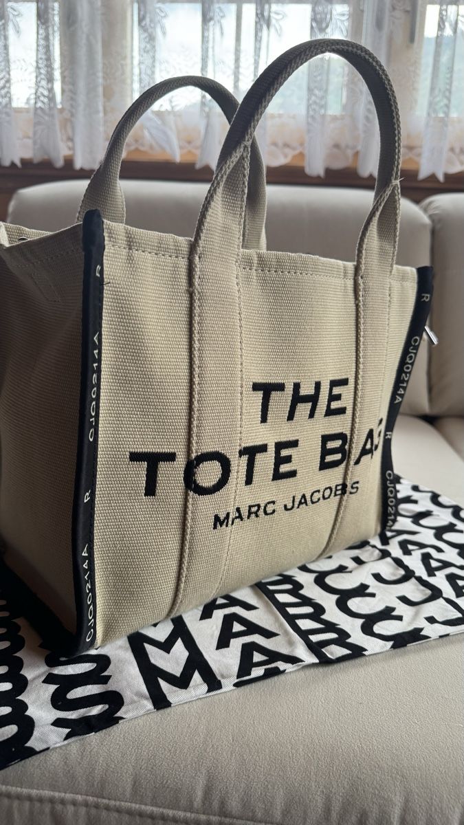 Marc Jacobs Borse da donna: The Tote Bag by MJ – Usato da Surcasti venduto da Lenkita 7