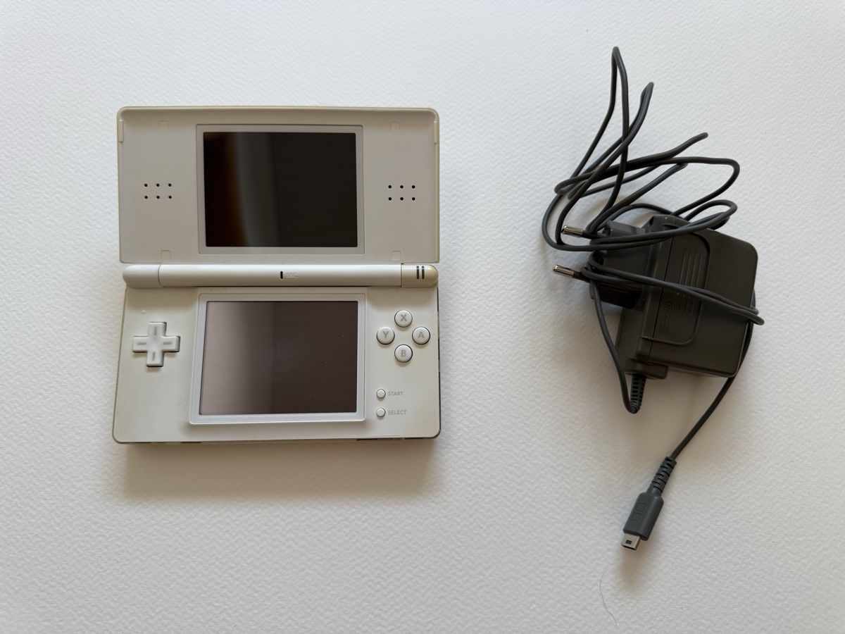 Nintendo Console: Console de jeux Nintendo DS grise état usagé – Usato da Neyruz FR venduto da Paw_ket-Steal 3