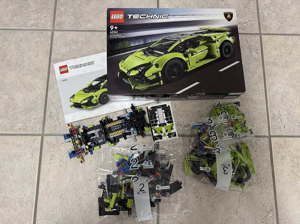 Lego Giocattoli: Lego Technic 42161 Lamborghini Huracan komplett – Usato da Adliswil venduto da KB43VER