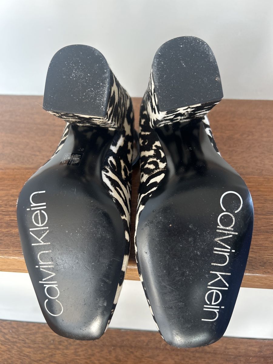 Calvin Klein Scarpe da donna: Escarpins Calvin Klein léopard – Nuovo (secondo la descrizione) da St-Aubin-Sauges venduto da vildfr 6