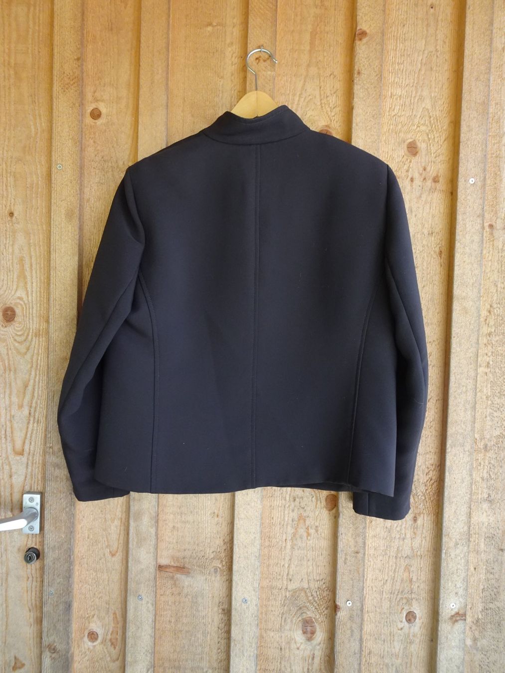 Giacche: Schlichte braune Blazer - Jacke Gr. M - M75 – Usato da Küssnacht am Rigi venduto da Good4Deckeli 1