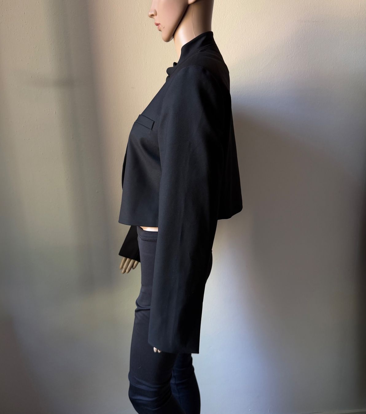 Zara Vestes: kurze ZARA Jacke 🖤 – D'occasion à Zürich par ClosetQueen 3