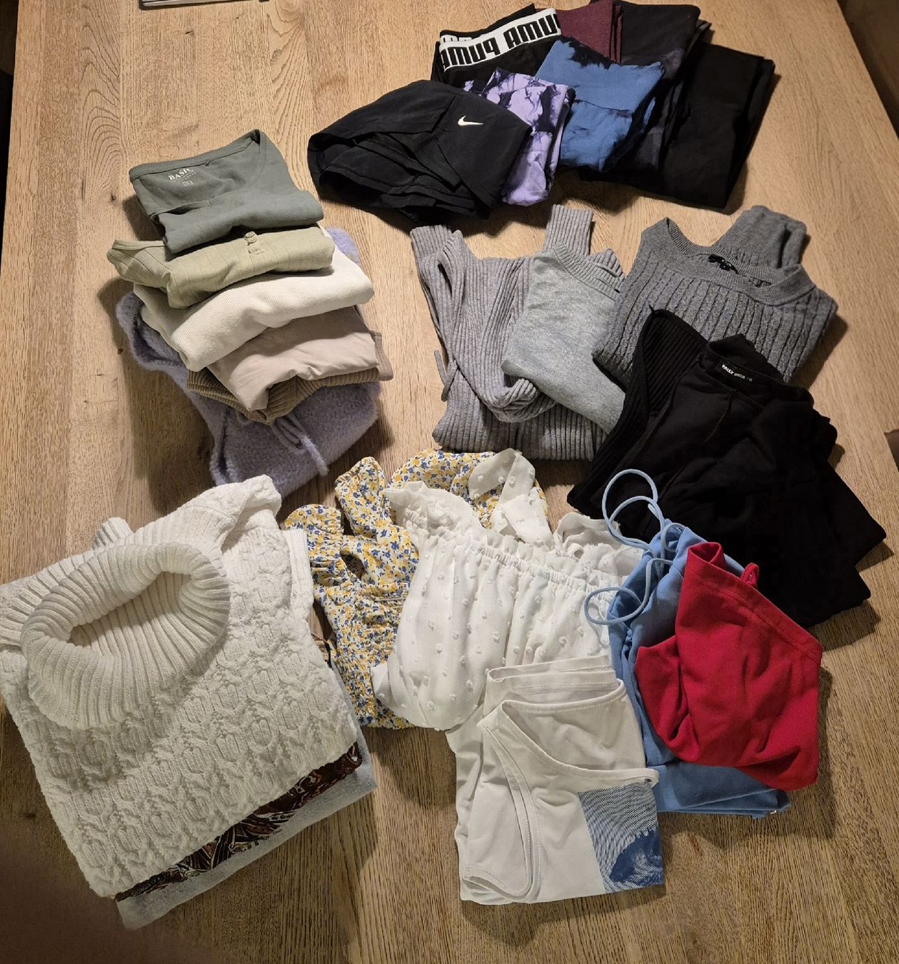 Lotti & Set di vestiti: Kleiderpaket Gr.S – Usato da Wigoltingen venduto da elviscatch 1