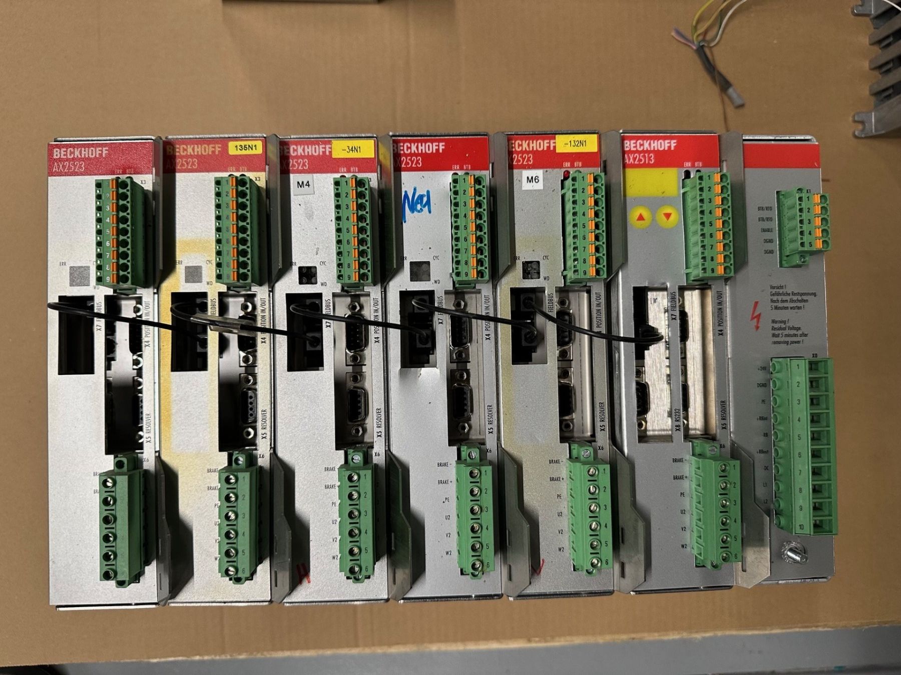 Beckhoff Componenti elettronici: Beckhoff AX2513, AX2523 div. Module mit Anschlusskabel – Usato da Ettingen venduto da fema_04