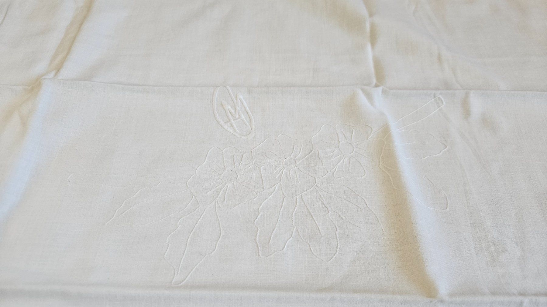 Biancheria da letto: 3 lenzuolini bianchi ricamati 42x82 cm – Usato da Melano venduto da H-Sara 3