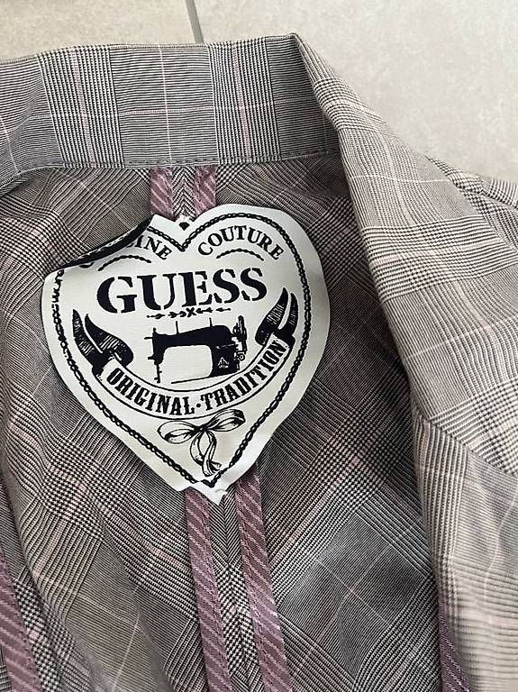 Lotti di vestiti: Blazer & shorts Guess – Usato da Bulle venduto da Preteni 4