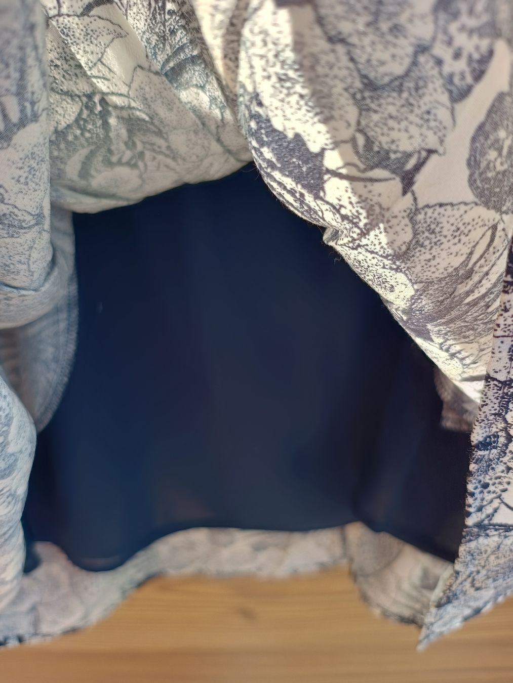 Röcke: Jupe Sud Express T42, blanc impression fleuri bleu marine – Gebraucht aus Genève von Brachiopode 6