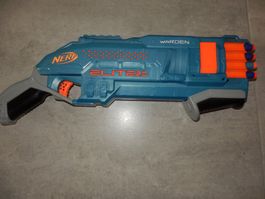 NERF à pompe avec 9 munitions en bon état