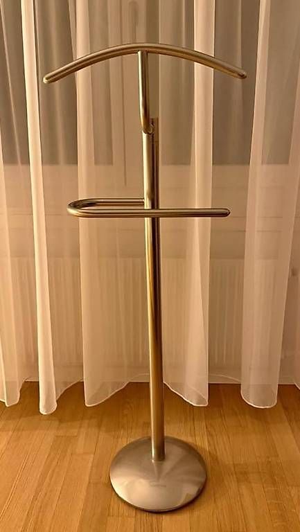 Garderobe: Funktioneller und stylischer Herrendiener – Gebraucht aus Zürich von gen_mw79