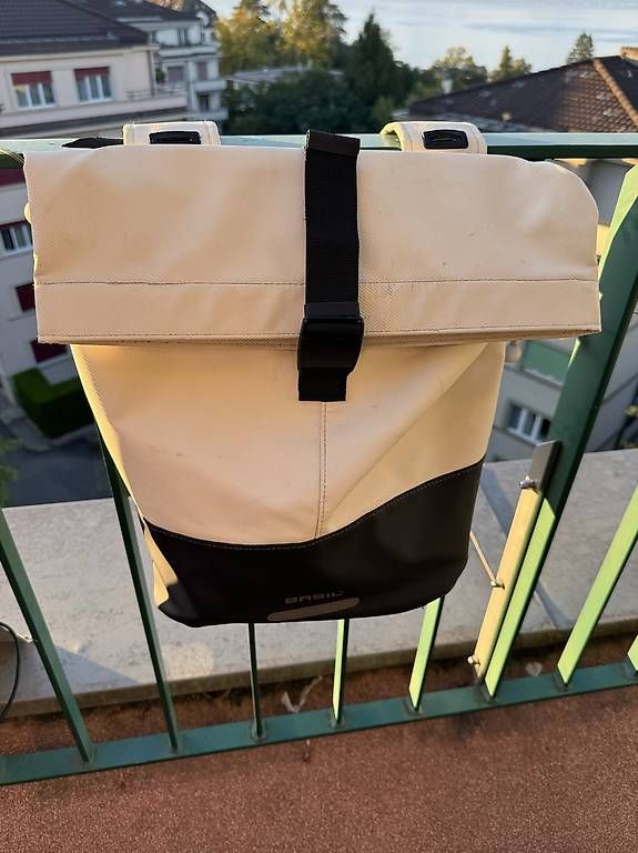 Pièces détachées: Sacoches vélo Basil – D'occasion à lausanne par Filiajephte