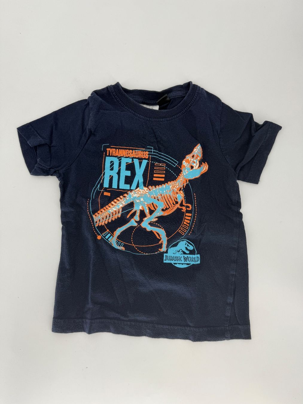 Camicie, T-shirt & Polo: Jurassic World Shirt Gr. 98/104 – Usato da Auenstein venduto da moin.