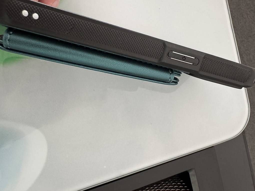 Coques & Protection écran: Natellhülle mit Kartencase Iphone 15 pro NEU – D'occasion à Kaltbach par samurai55 2