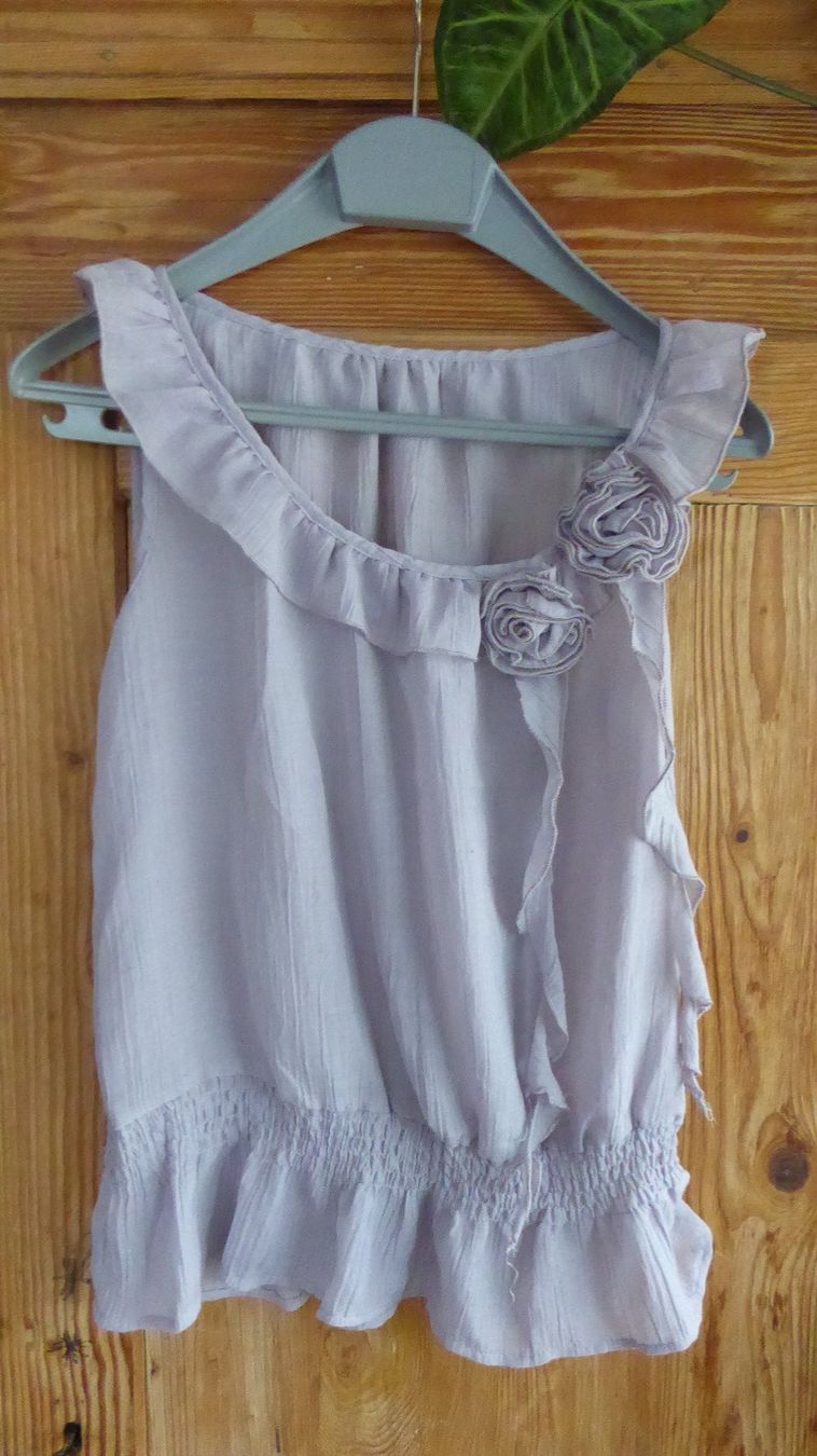 Top: Violettes Top mit Rosen – Usato da Sargans venduto da Benziner