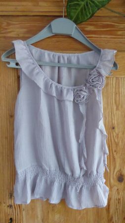 Violettes Top mit Rosen