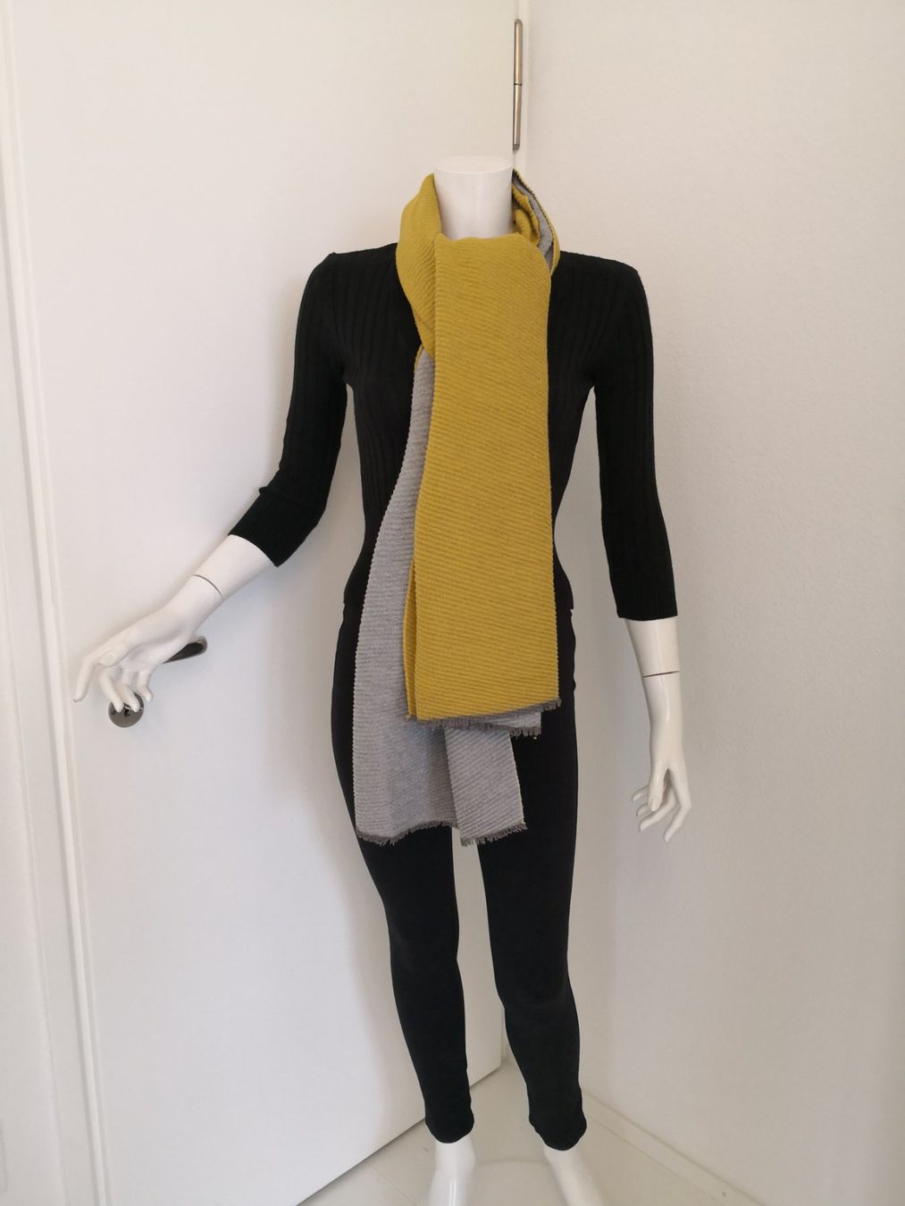 Foulard & Sciarpe: 🤩SCHAL GELB-GRAU DOUBLE-FACE – Usato da Olten venduto da Naja-Twins-Twins 3
