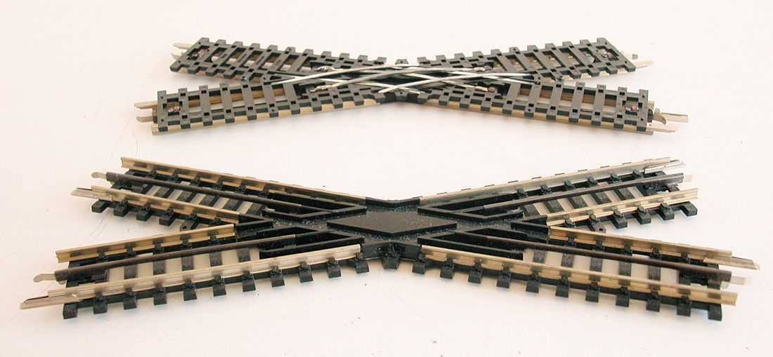 Trix Modelleisenbahnen: Trix 2 Kreuzungen 4358 Spur H0 – Gebraucht aus Oberwil BL von Klang 1