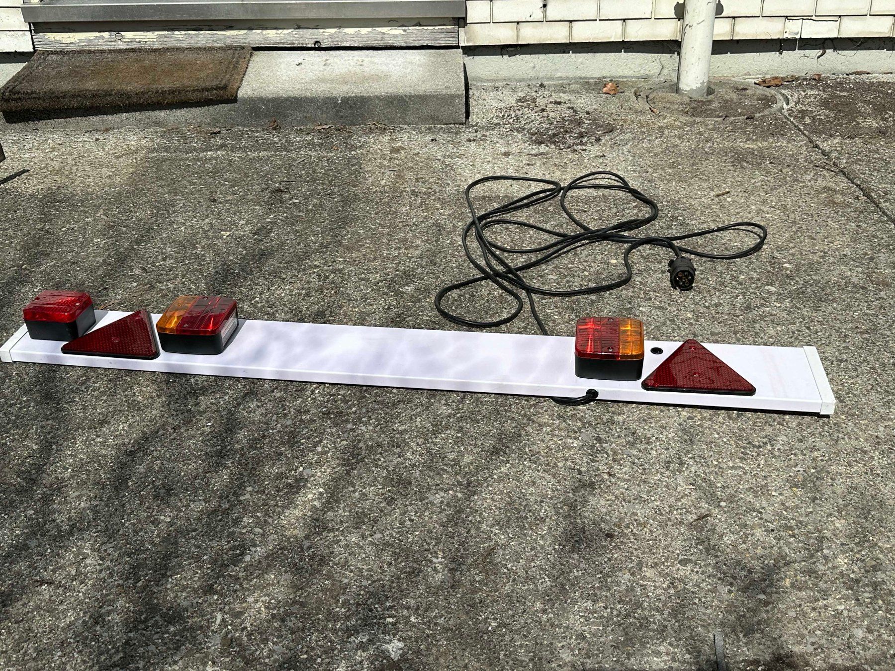 Anhänger: Anhänger Lichtleiste komplett mit Kabel und Stecker – Gebraucht aus Bennau von Santolina