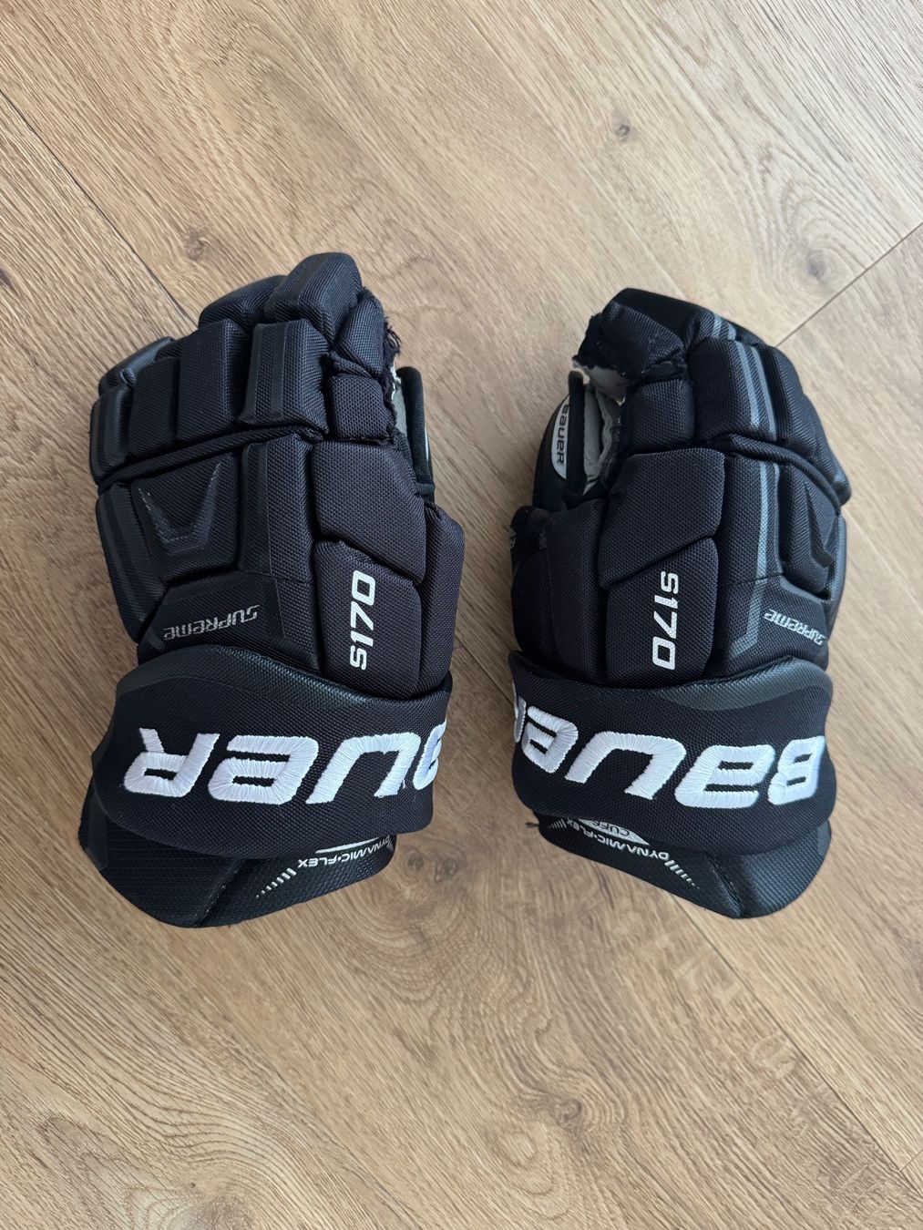 Guanti: Bauer Spielerhandschuhe S 170 Grösse 12" / 30 cm – Usato da Cham venduto da Rubt