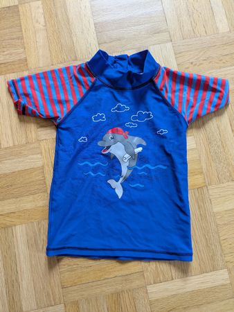 Badeshirt Gr. 98 mit UV-Schutz, Delfin Motiv, Top Zustand