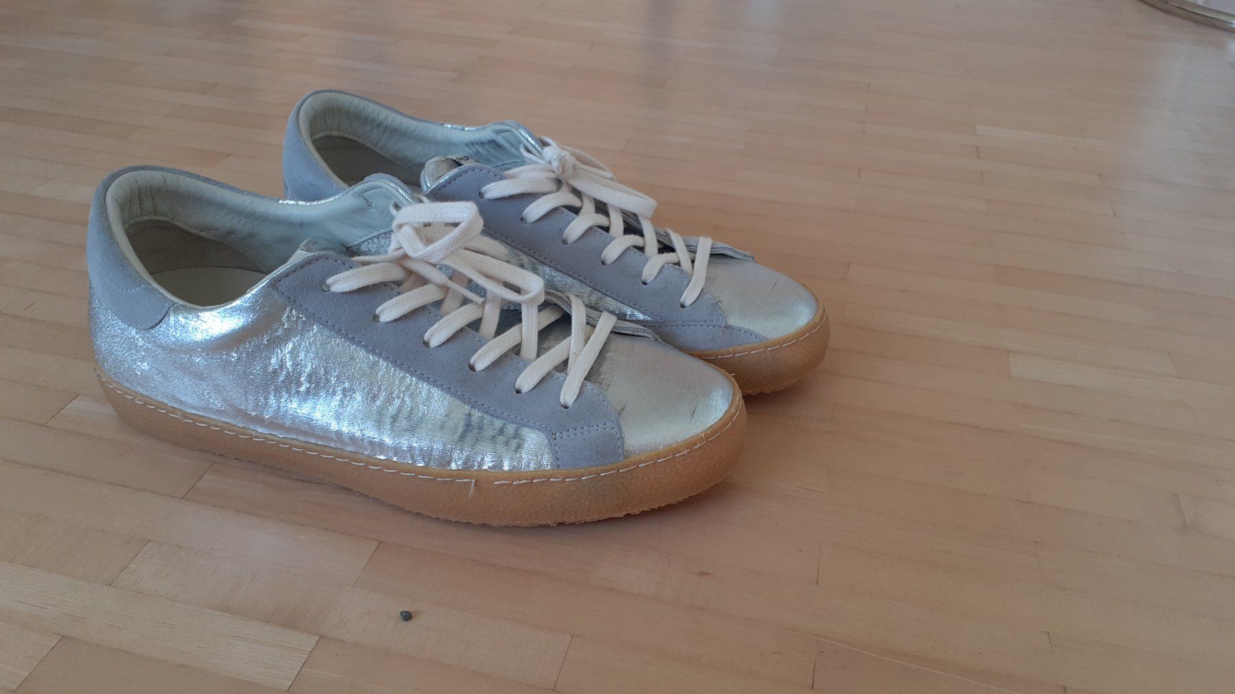 Scarpe da donna: Philippe Model Paris Damen Sneaker Gr. 40 silber NP 390.- – Usato da Frasnacht venduto da readygo
