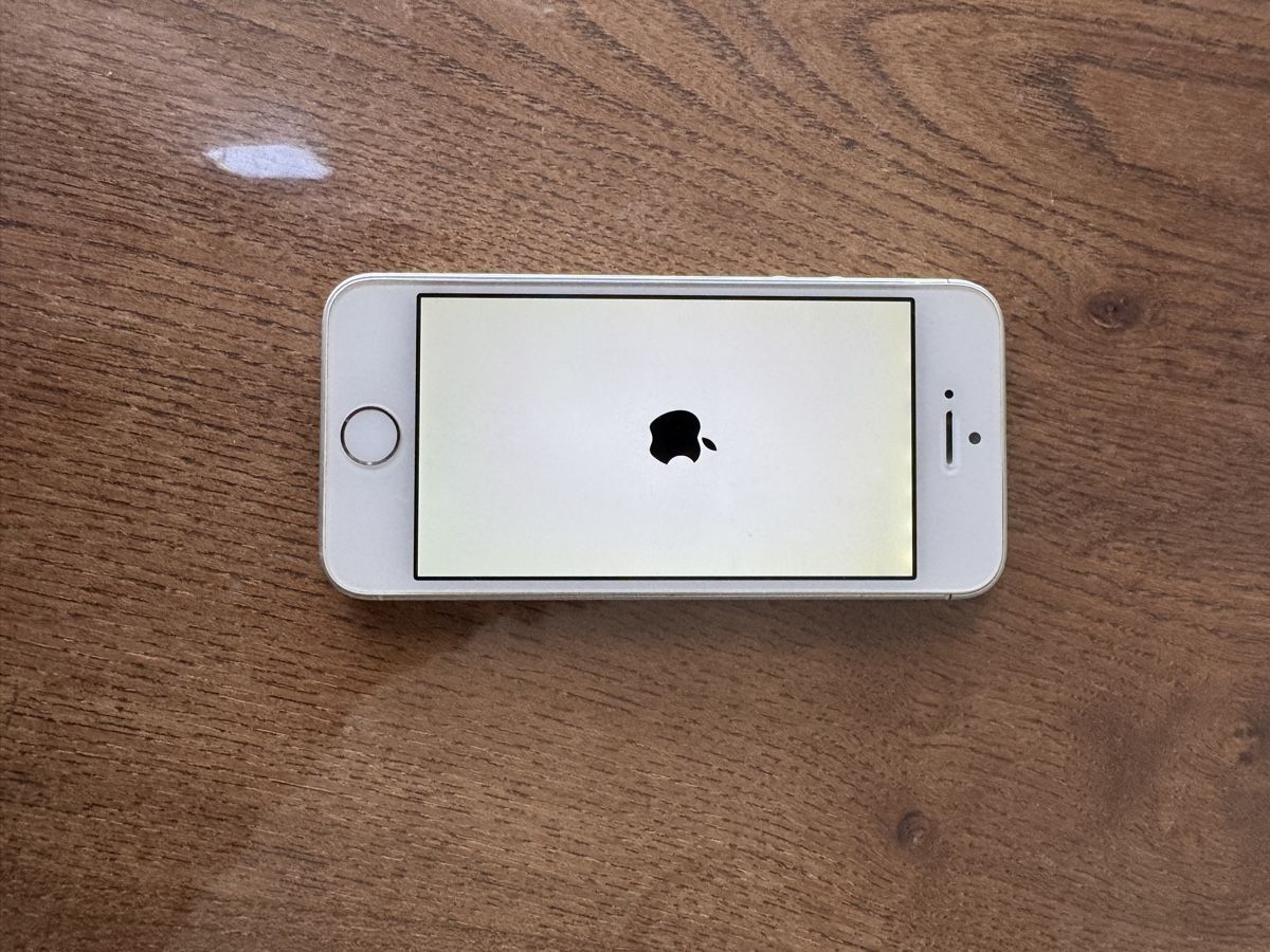 Apple Handys / Smartphones: iPhone SE 64 GB gebraucht Software 13.3.1 – Gebraucht aus Dietikon von Leodnd 5