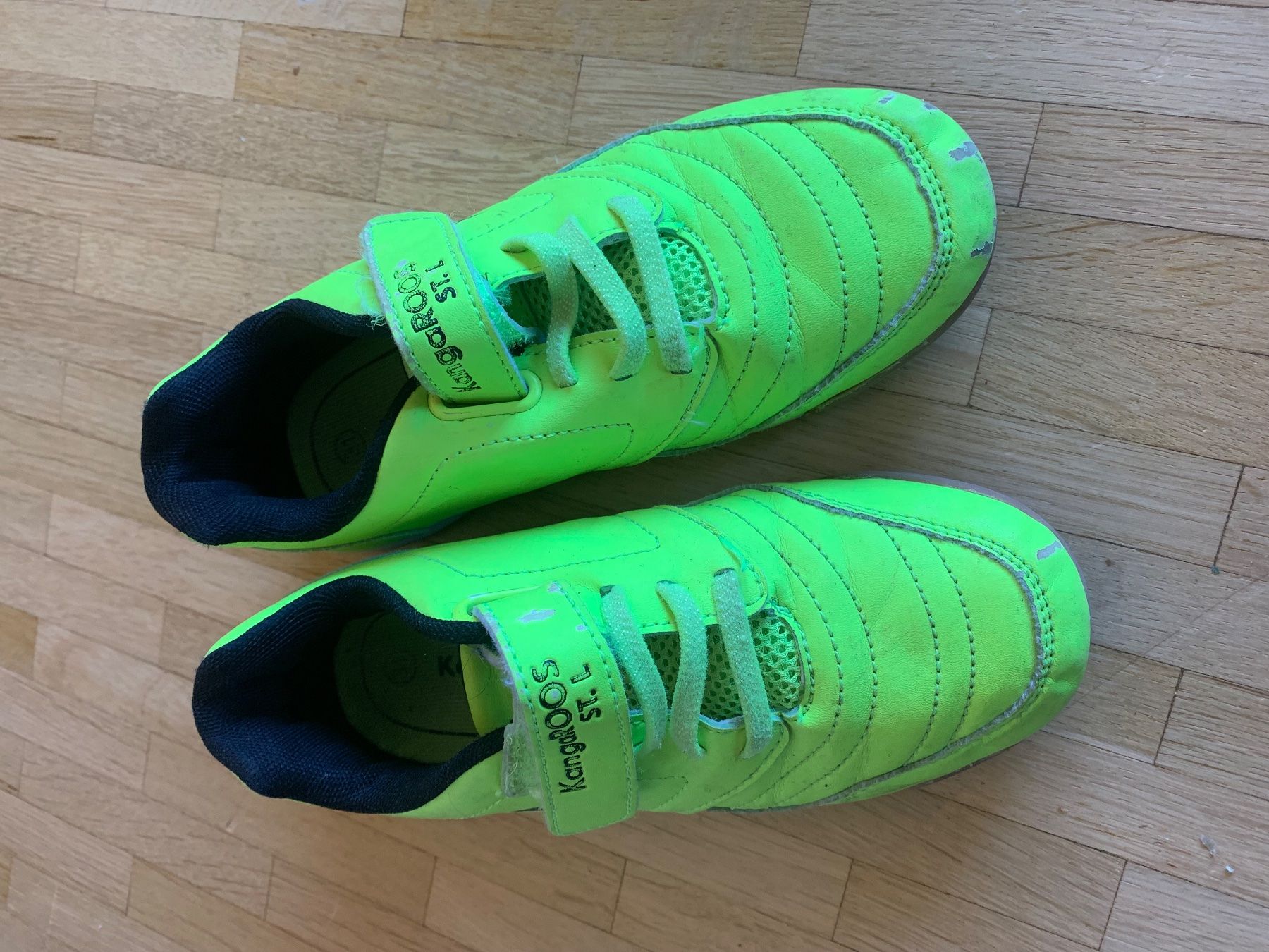 Scarpe da uomo: Baskets Kangaroo vert fluo taille 31 enfant - Idéal été – Usato da Villars-sur-Glâne venduto da Magdaka