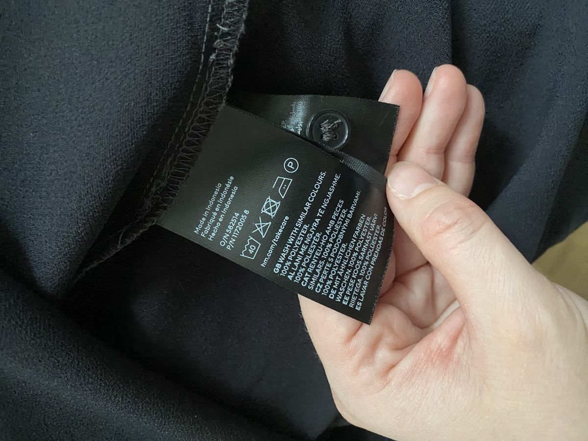 H&M Camicette: Schwarze satinierte Bluse – Usato da Luzern venduto da champagnelaury 4