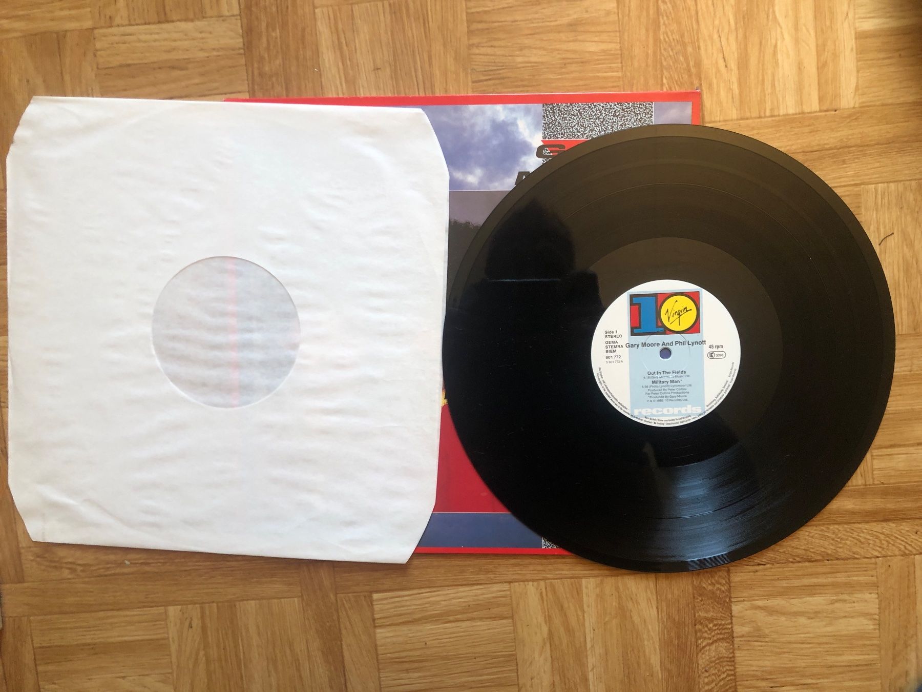 Dischi in vinile: GARY MOORE PHIL LYNOTT   MAXI SINGLE  OUT IN THE FIELDS 1985 – Usato da basel venduto da Lastcall 3