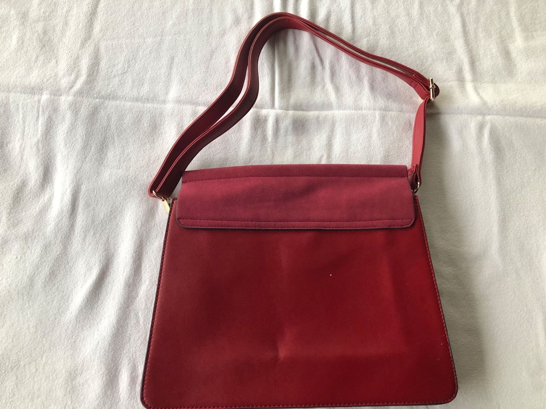Borse da donna: Handtasche dunkelrot/gold/Super Mauro – Usato da Schübelbach venduto da Dolly990_2 1