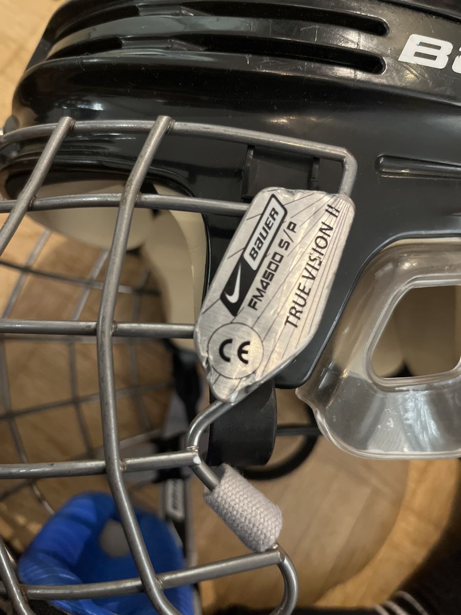 Helme: Eishockeyhelme Bauer  Kinder – Gebraucht aus Amriswil von  3