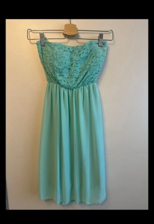 Kleid mit Rückenausschnitt&Unterrock, ca. Grösse S (No Name)