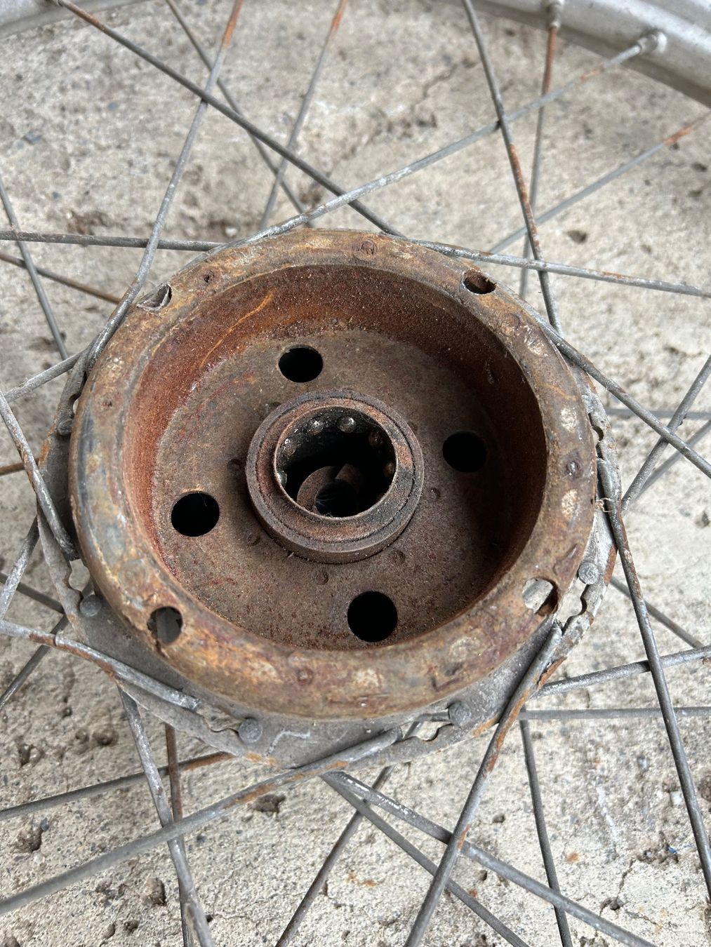 Puch Parti ricambio per ciclomotori: Weinmann 19 Zoll Mofa Speichenrad – Difettoso da Fahrni b. Thun venduto da berger_tuning34 1