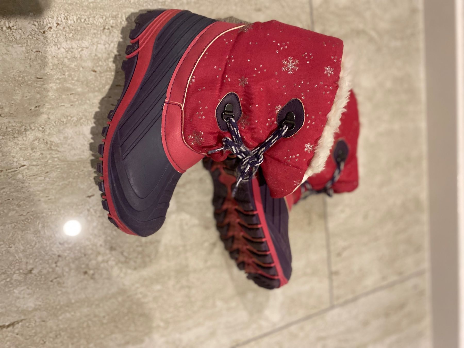 Scarpe per ragazze: Winterschuhe Winterstiefel Gr 33 – Usato da Birrwil venduto da Bendegriz