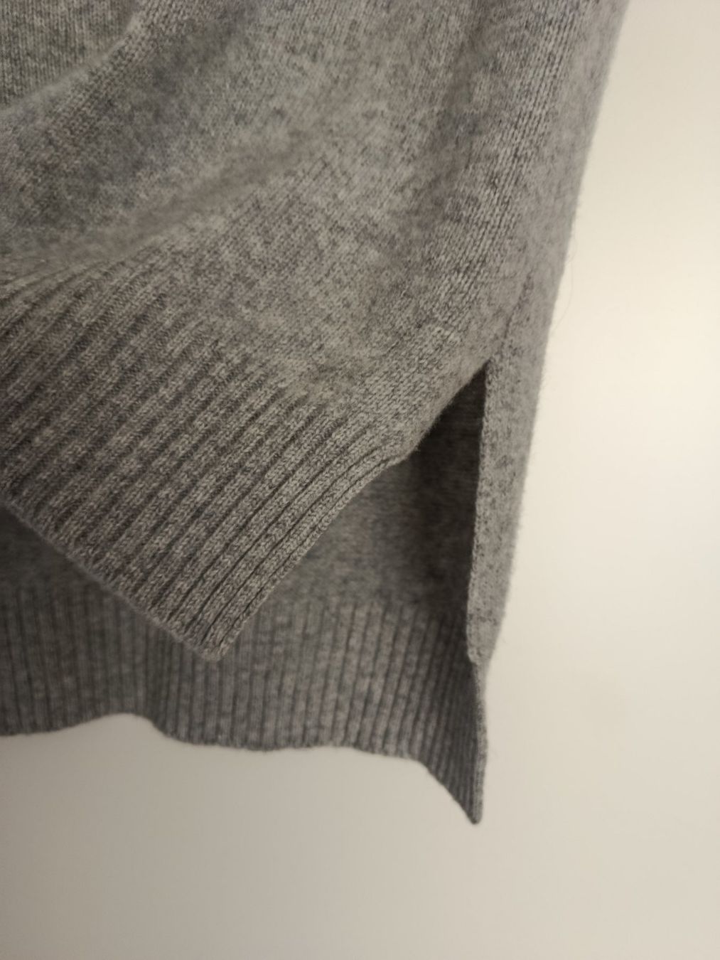 Pullover & Sweatshirts: Kaschmir Pullunder mit V-Neck – Neu (gemäss Beschreibung) aus Weiach von sim_8s27 3