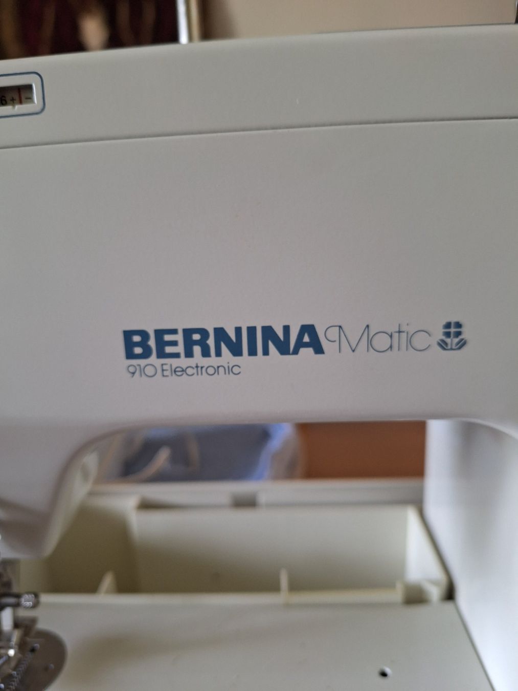 Bernina Nähmaschinen: Bernina 910 Electronix – Gebraucht aus Buochs von Jestertier 1