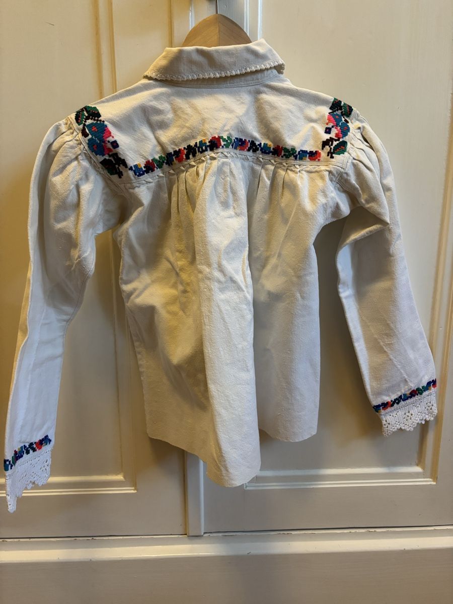 Camicette, T-shirt & Top: Vintage Kinde Trachtenbluse, Handarbeit, Grösse S – Usato da Zürich venduto da Aapitz 4