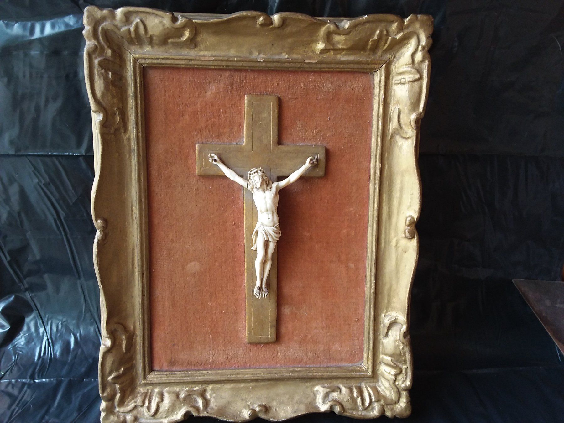 Statuette: Splendide Christ en croix "Dieppe" Crucifix – Usato da Chamoson venduto da Rbma 1