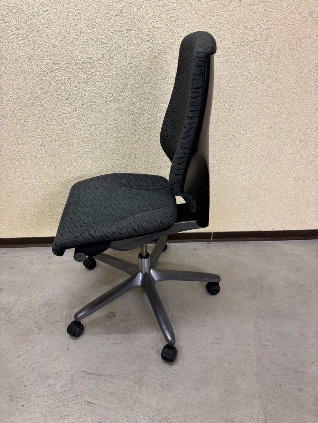 Giroflex Stühle: Bürostuhl Giroflex 64 – Gebraucht aus Hinwil von fac_688b 1