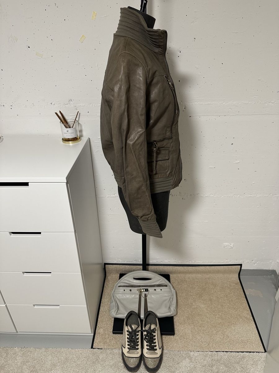 Bally Giacche: Bally Leather Jacket, IT 40, Lambskin, Olive Green, Chic 51 – Nuovo (secondo la descrizione) da Sarnen venduto da vik_jw5z 6
