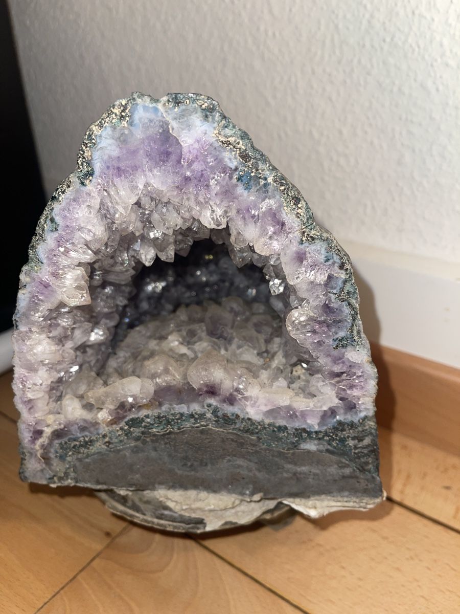 Mineralien & Heilsteine: Wunderschöne Amethyst Geode – Gebraucht aus Zürich von Hamaster