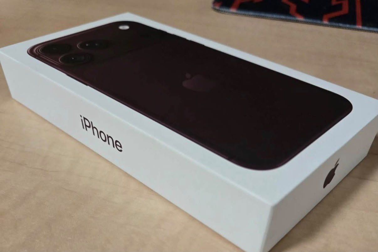 Apple Portables: Iphone 18 Pro Max 256 Gb Neu – Neuf avec emballage d'origine à Caneggio par nem_x7pm 1