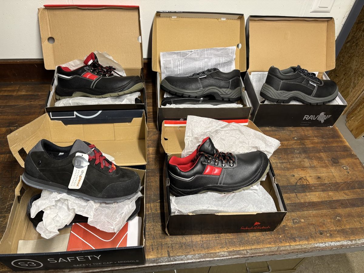 Scarpe da uomo: 5 Paar neue Sicherheitsschuhe – Nuovo e nell'imballaggio originale da Bretzwil venduto da Mygarage4147 1