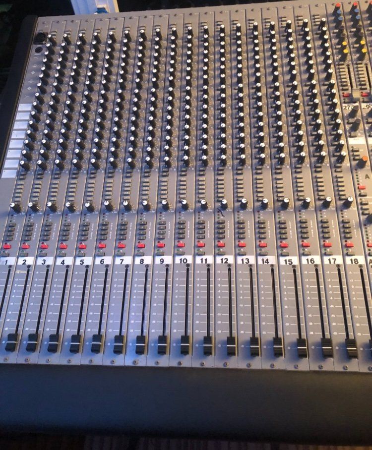 Console di mixaggio: Table de mixage  Mitec  Event 34 pistes – Usato da Biel/Bienne venduto da nah_6ckx