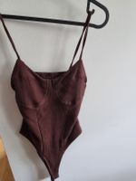 Gerippter Brauner Body