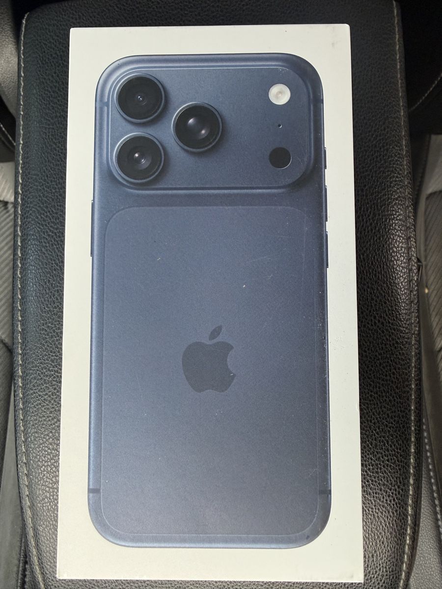 Apple Telefoni cellulari / Smartphones: iPhone 17 pro, 512gb – Nuovo e nell'imballaggio originale da Chur venduto da sab_8rf6