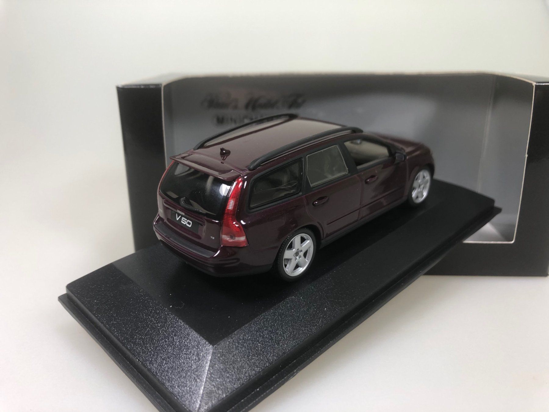 Volvo Modellautos: Volvo V50 - Minichamps - 1:43 – Gebraucht aus Widen von Himan 1