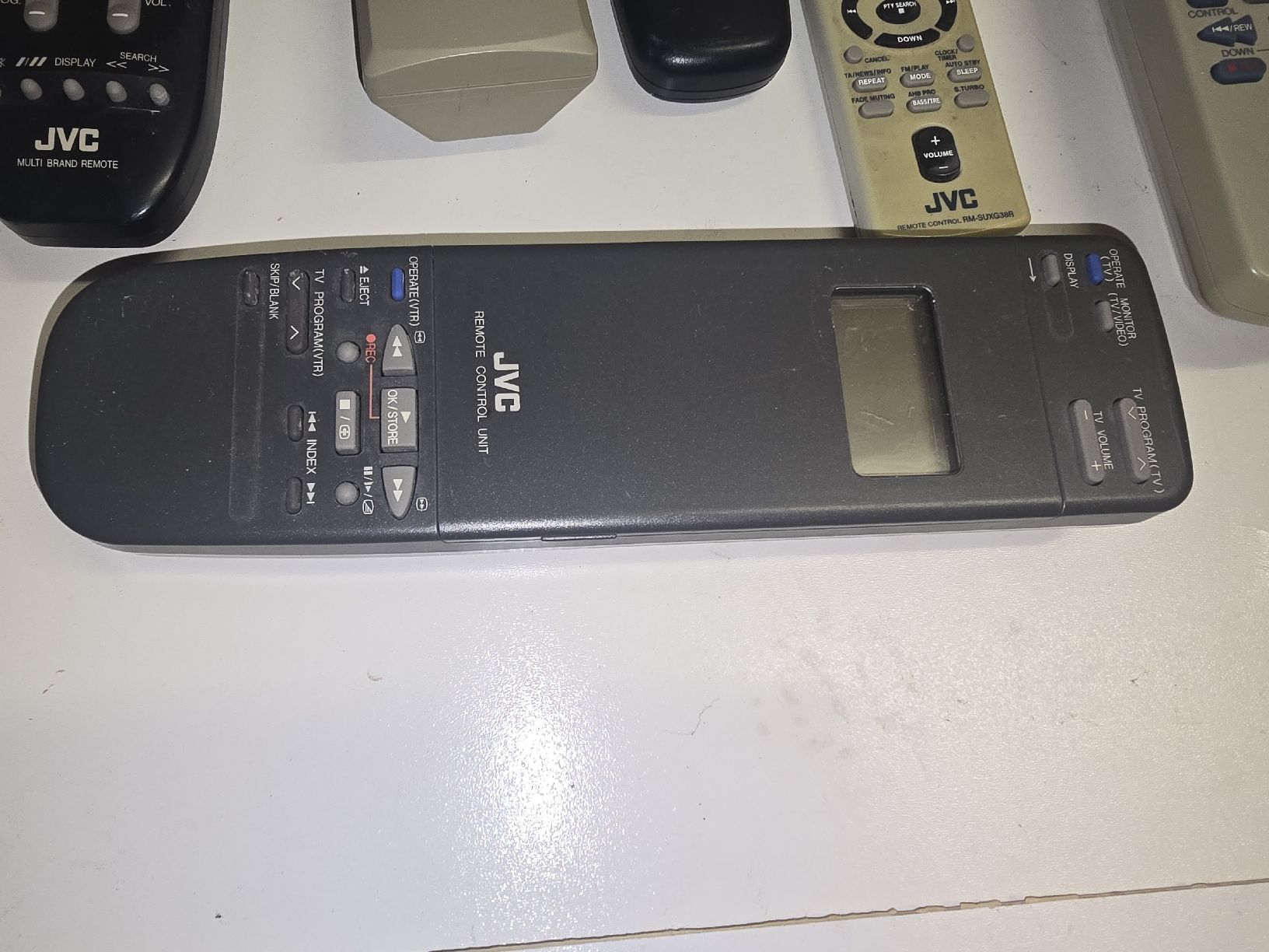 JVC Telecomandi: JVC Fernbedienung – Usato da Lenzburg venduto da cameleoncolor 1